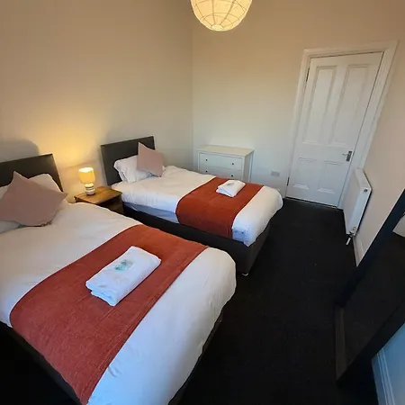 Апартаменты Spacious Tenement With Free Parking Глазго