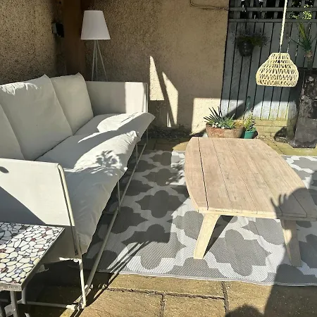 Peaceful And Stylish Garden Flat Close To Transport And Centre Апартаменты