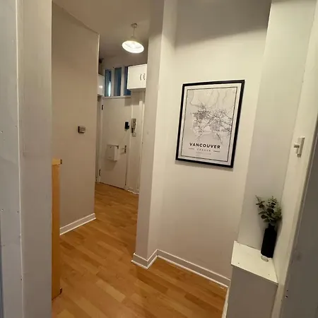 West-end 2 Bed Flat Entire Place W Free Parking