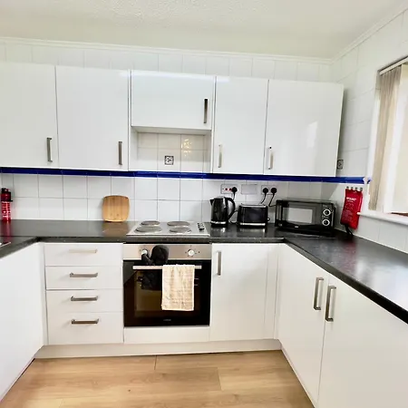 Garden-view 2br - Free Parking & Wifi Glasgow