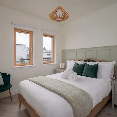 Feriehus Newly Renovated 3 Bedroom Modern House