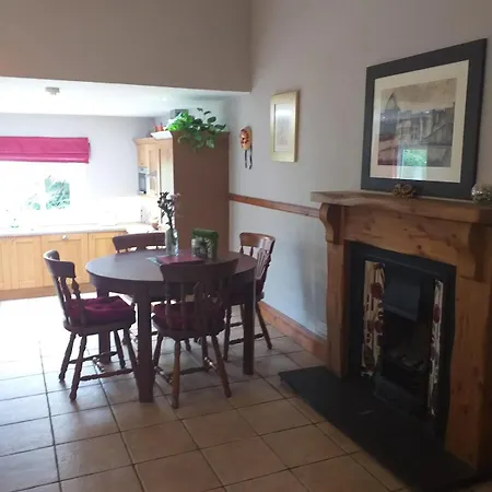 Beautiful Town House In Old Cathcart Village, גלאזגו