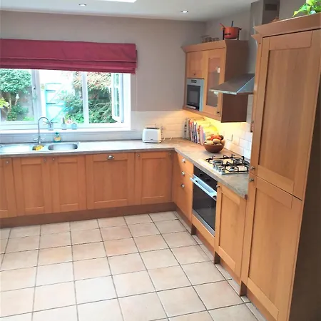 בית נופש Beautiful Town House In Old Cathcart Village, גלאזגו