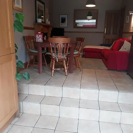 Dom wakacyjny Beautiful Town House In Old Cathcart Village,