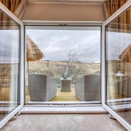 Beautiful 4 Bed Sandstone * Glasgow
