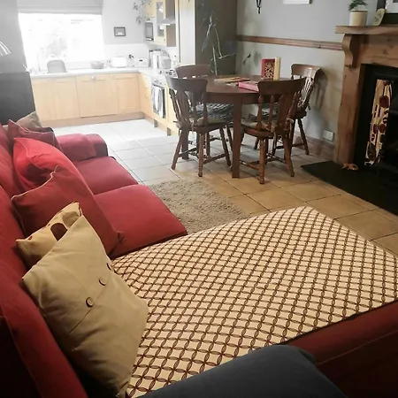 Dom wakacyjny Beautiful Town House In Old Cathcart Village,