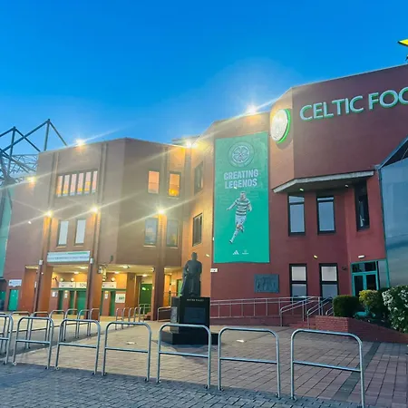 Апартаменты Modern Ground Floor 2 Bed Secure Parking & Perfect For City- Celticemirates Stadium *