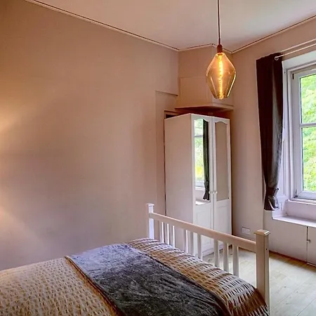 Homely 2 Bed Victorian West End Daire Glasgow