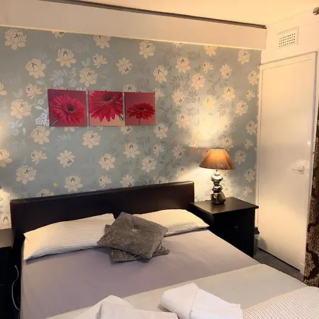 Appartement Likewise Modern Two Bedrooms For 4 In Area *