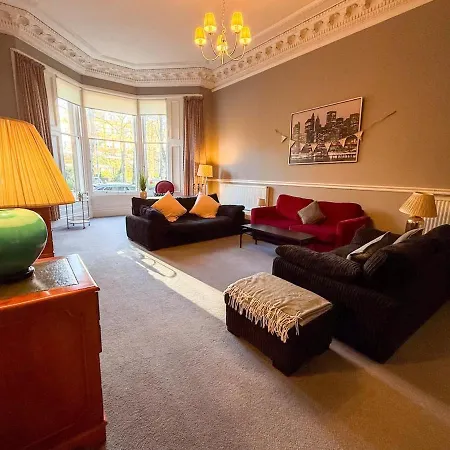 Spacious Three Storey West End - 3 Bedroom Апартаменты Глазго