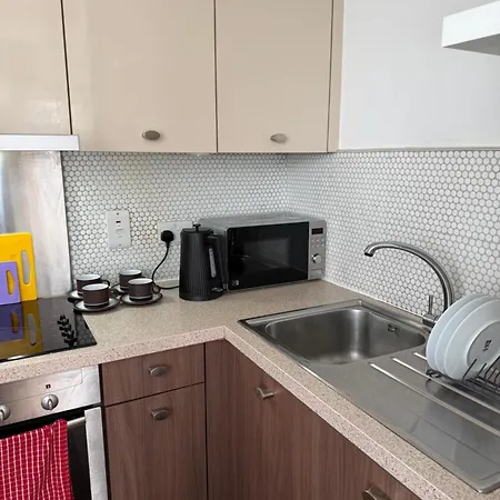 Executive Riverside With Workspace & Fast Wifi Apartman