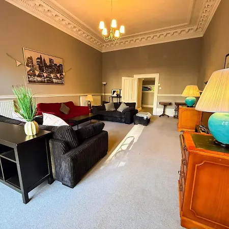 Spacious Three Storey West End - 3 Bedroom * Глазго