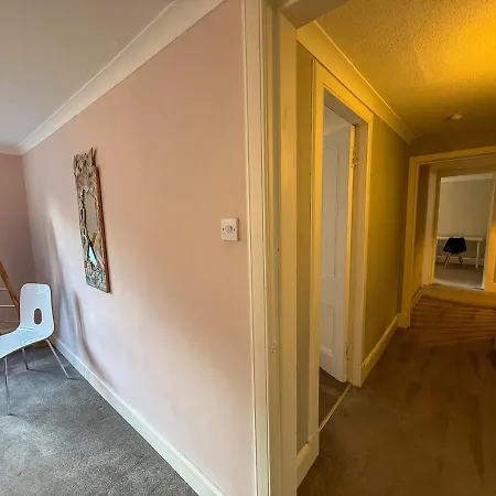 Апартаменты Spacious Three Storey West End - 3 Bedroom *