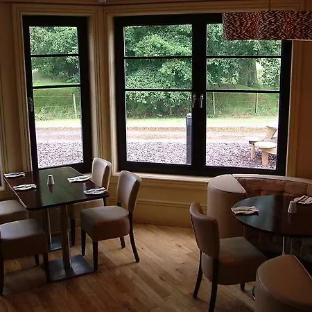 Crowwood And Alba Restaurant 3*