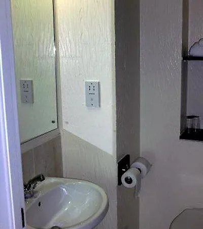 Отель Travelodge 2*