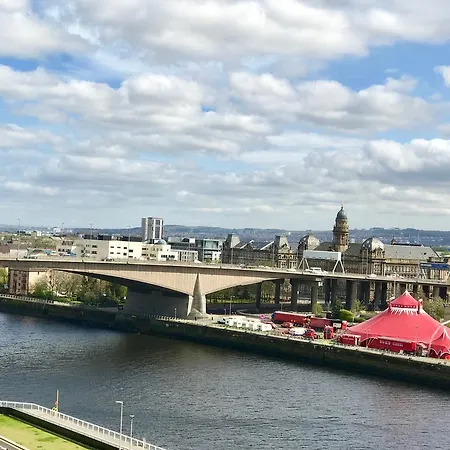 The Heights - River And City View Apartment Glasgow