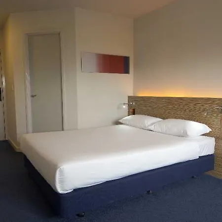 Travelodge Braehead Hotel 3*