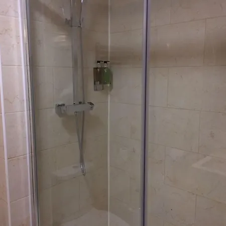 Crosshill House 4*