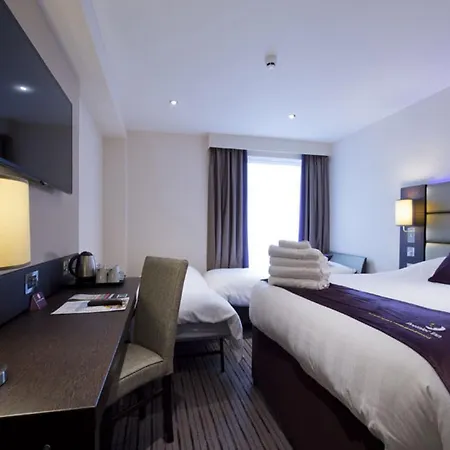 Premier Pacific Quay Hotel 3*