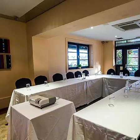 Crowwood And Alba Restaurant 호텔