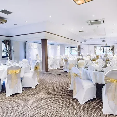 Crowwood And Alba Restaurant 호텔 Chryston