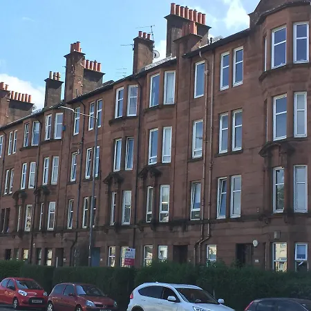 Scotstoun Appartments דירה *