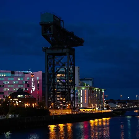 Hotel Radisson Red Hotel,
