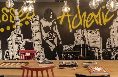 Hotel Moxy Merchant 4*