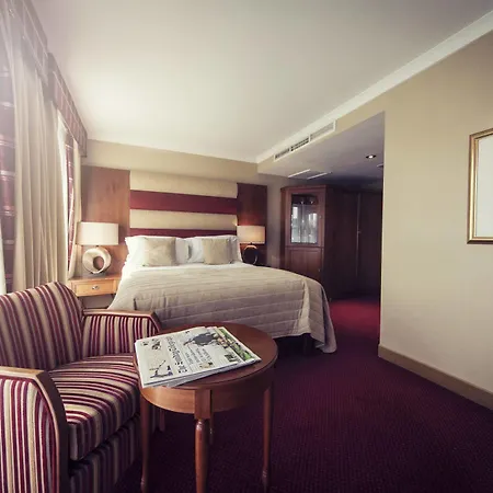 Carlton George Hotel 4*