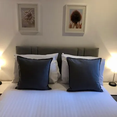 The Heights - River And City View Apartment