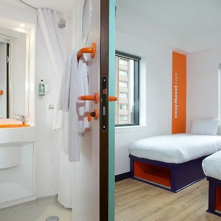 Easyhotel