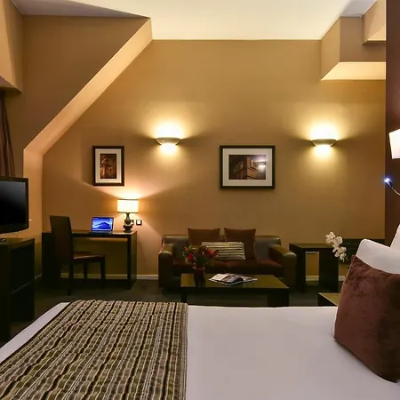 Apartahotel Fraser 4*