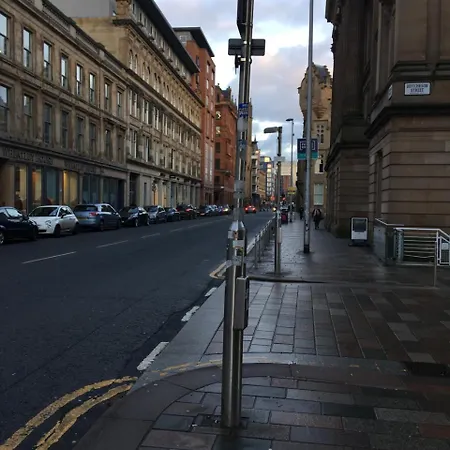 Local Stayz Hutcheson * Glasgow