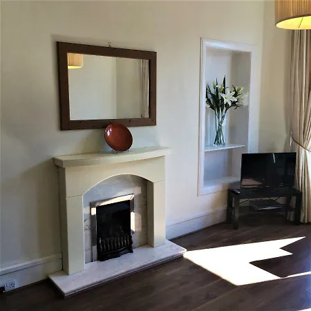 Trefoil - 2 Bedrooms *