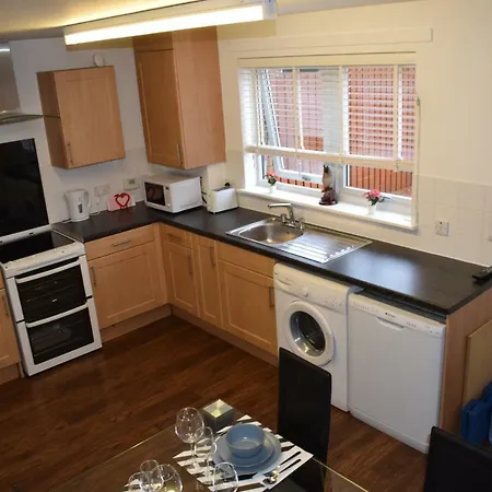 Дом отдыха Silverburn New House With Free Parking And Garden Глазго