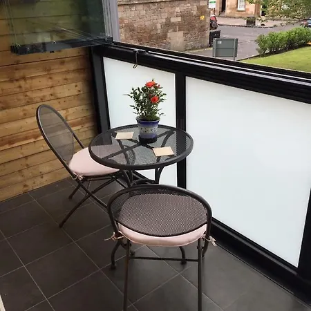 Beautiful 2 Bedroom With Balcony In Trendy West End - Ideal For Hydro, Uni, Ashton Lane & Centre