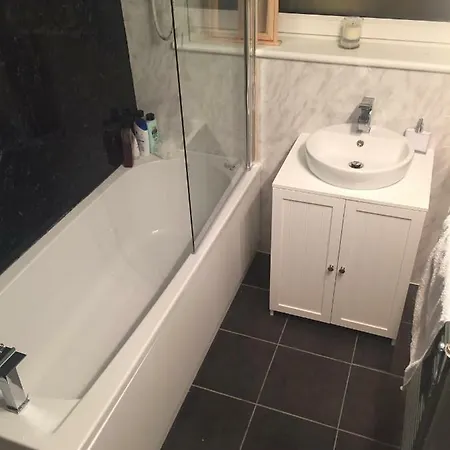 Apartment Beautiful 2 Bedroom With Balcony In Trendy West End - Ideal For Hydro, Uni, Ashton Lane & Centre *