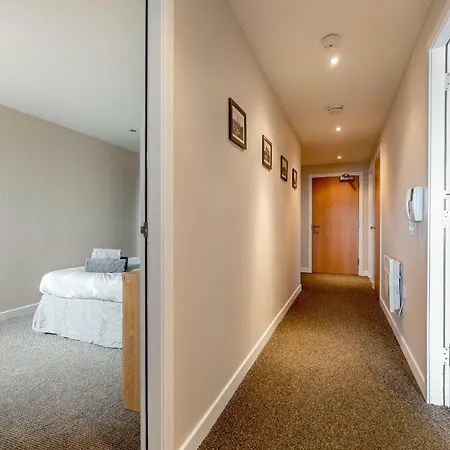 Апартаменты Modern Riverfront Apt. 10 Mins From Hydro/secc *