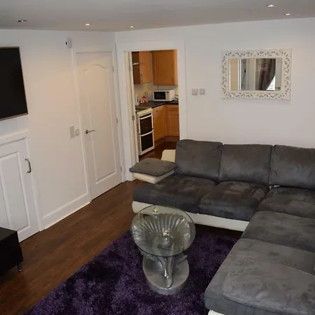 Silverburn New House With Free Parking And Garden