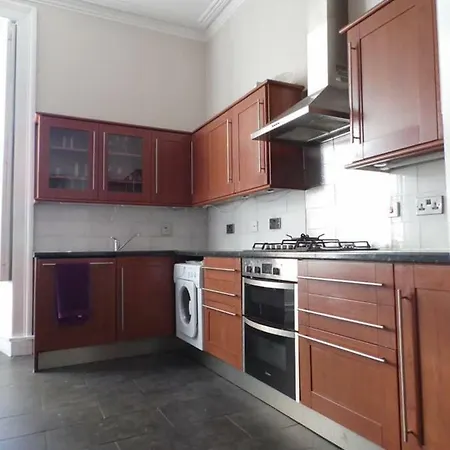West End - Stunning, Spacious, 3 Bedroom, Main Door Flat With Private Parking グラスゴー