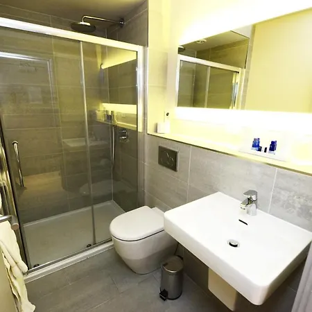 Szálloda Glynhill & Near Airport 4*