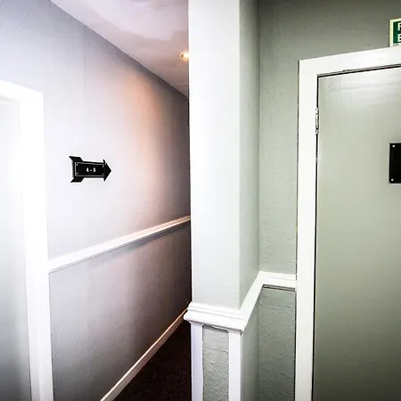 Charing Cross Hotel 3*