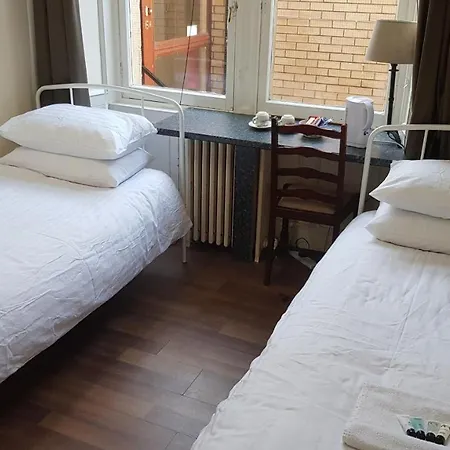 Alba Hostel *