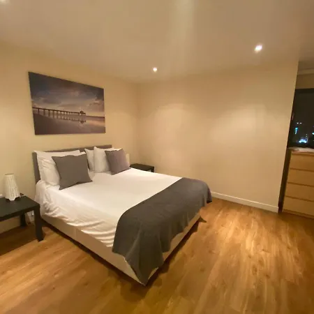 The Heights - River And City View Apartment