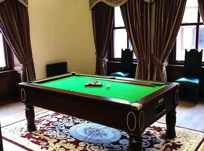 Beautiful 4-bed In * Glasgow