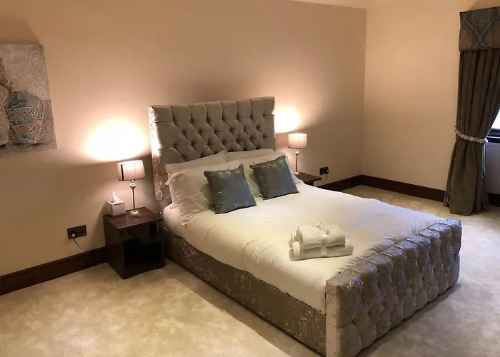 Beautiful 4-bed In Feriehus