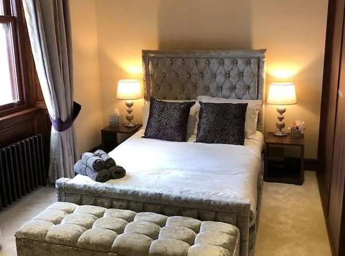 Beautiful 4-bed In * Glasgow