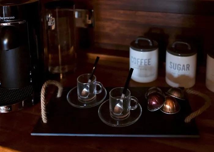 Beautiful, Traditional 2 Bed Flat W Free Parking - Pass The Keys Apartman *