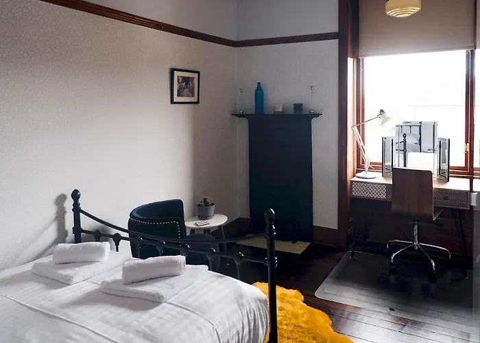 Beautiful, Traditional 2 Bed Flat W Free Parking - Pass The Keys Apartman *