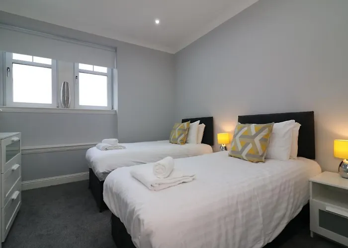 Signature - Greenlees Clubhouse Apartment *